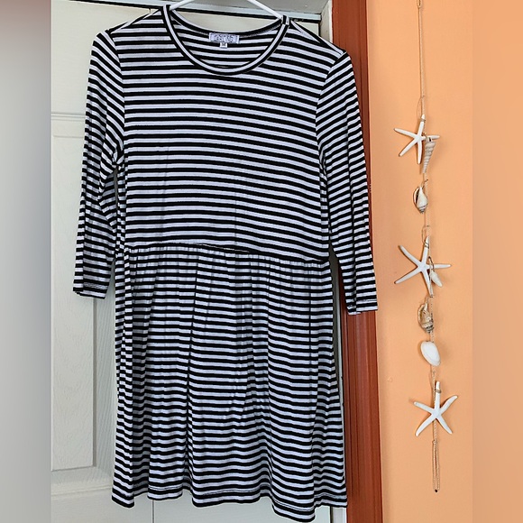 A Dip of Darling Black White Stripe Quarter Sleeve Babydoll Top Size Medium - Picture 2 of 4